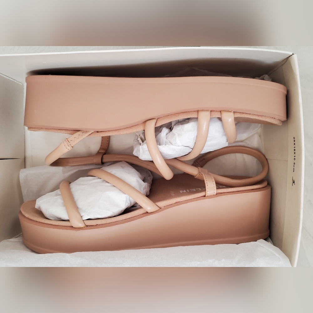 Anne Klein Tan Sandals - 9.5 - Picture 3 of 8